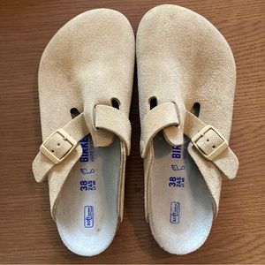 New! Birkenstock Boston Clogs in Latte Cream
